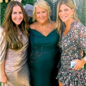 Gorgeous Mother of the Bride gown. Off the shoulder, size 18. Orig 750.00